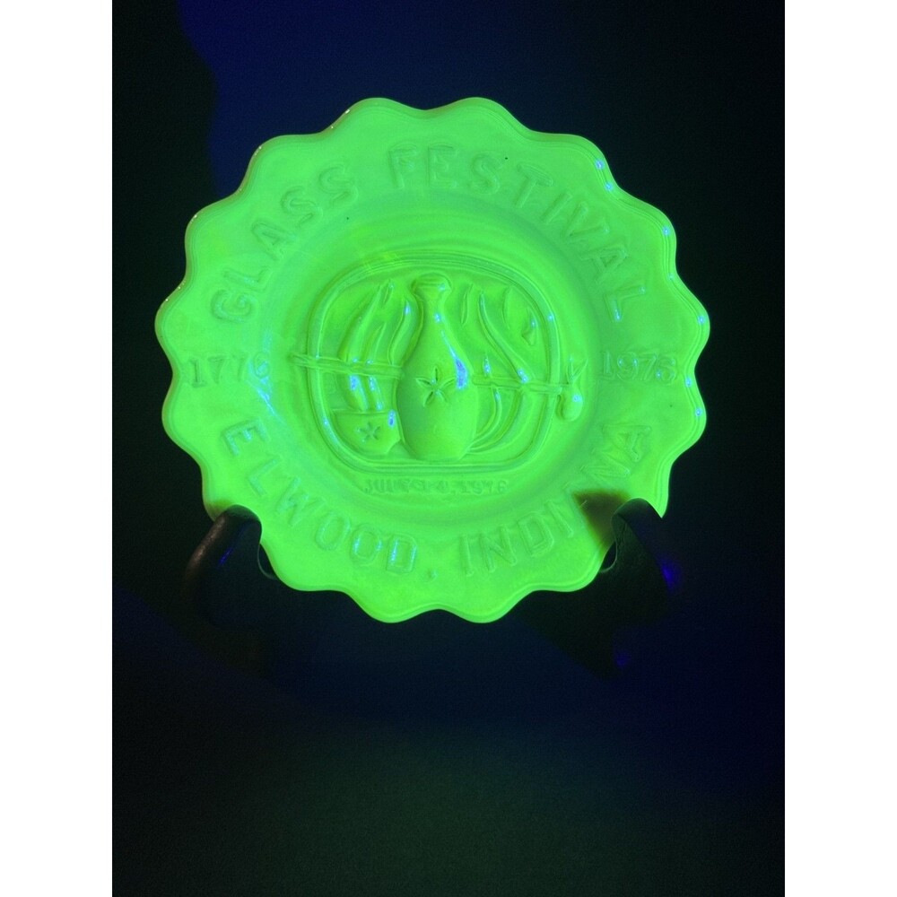 JOE ST. CLAIR URANIUM REACTIVE 1976 GLASS FESTIVAL ELWOOD INDIANA - 5 1/2" PLATE
